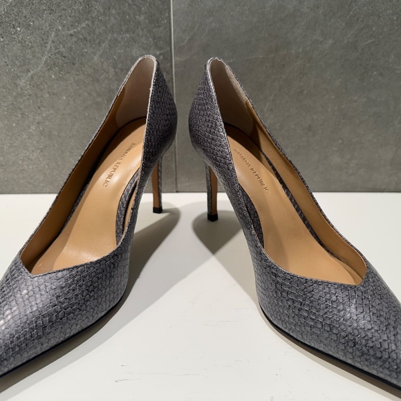 Banana Republic Madison Pump - Picture 5 of 7